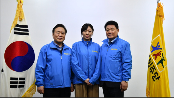 (왼쪽에서) 최인백 사무총장, 손수경 대표, 임동주 비례 의원후보. (사진=대중민주당)