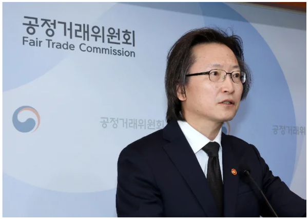 주 위원장이 지난 21일 정부세종청사에서 열린 기자간담회에서 금산분리 완화론에 대해 분명한 반대 입장을 밝히고 있다. (사진=연합뉴스)