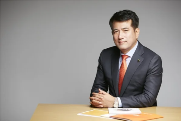 OK저축은행 임원추천위원회가 차기 사장 후보로 단독 추천 사실상 6연임에  성공해 화재를 모으고 있는 정길호 대표 (사진=OK저축은행)